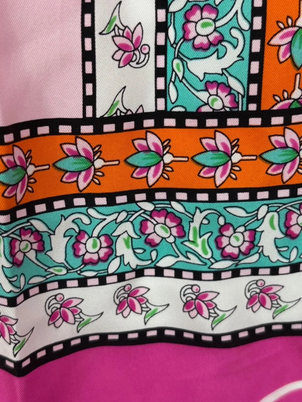 DVF Diane Von Furstenberg Womens Large Square Scarf 100% Silk Pink Floral Signed